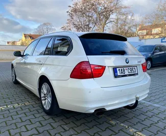 BMW 3-series Touring 2011 zur Miete verfügbar in Prag, mit Kilometerbegrenzung 300 km/Tag.