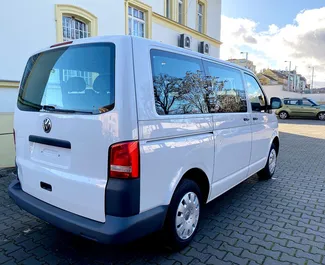 Mietwagen Volkswagen Transporter 2016 in der Tschechischen Republik, mit Diesel-Kraftstoff und 110 PS ➤ Ab 72 EUR pro Tag.