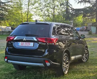 Vermietung Mitsubishi Outlander Xl. Komfort, Crossover Fahrzeug zur Miete in Georgien ✓ Kaution Keine Kaution ✓ Versicherungsoptionen KFZ-HV, Insassen, Diebstahlschutz, Junge.