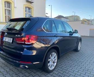 Mietwagen BMW X5 2018 in der Tschechischen Republik, mit Hybride-Kraftstoff und 245 PS ➤ Ab 112 EUR pro Tag.