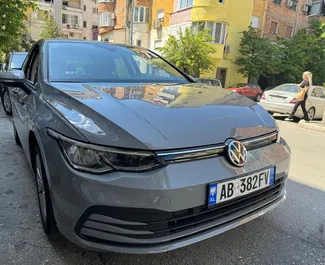 Frontansicht eines Mietwagens Volkswagen Golf 8 in Tirana, Albanien ✓ Auto Nr.9848. ✓ Automatisch TM ✓ 0 Bewertungen.