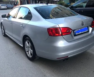 Volkswagen Jetta 2015 zur Miete verfügbar in Durres, mit Kilometerbegrenzung unbegrenzte.