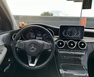 Mercedes-Benz C-Class 2017 zur Miete verfügbar in Tiflis, mit Kilometerbegrenzung 300 km/Tag.