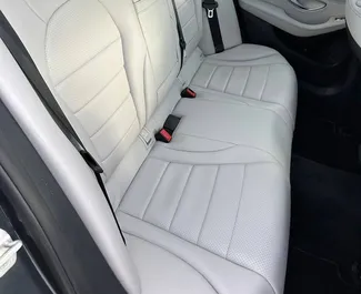 Mercedes-Benz C-Class 2017 mit Antriebssystem Allradantrieb, verfügbar in Tiflis.