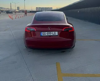 Tesla Model 3 – Long Range 2018 zur Miete verfügbar in Tiflis, mit Kilometerbegrenzung 300 km/Tag.