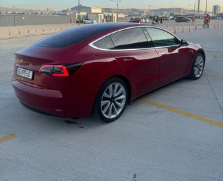 Elektrizität L Motor von Tesla Model 3 – Long Range 2018 zur Miete in Tiflis.