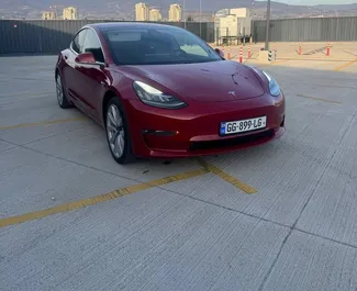 Mietwagen Tesla Model 3 – Long Range 2018 in Georgien, mit Elektrizität-Kraftstoff und 420 PS ➤ Ab 230 GEL pro Tag.