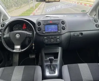 Vermietung Volkswagen Golf Plus. Wirtschaft, Komfort, Minivan Fahrzeug zur Miete in Albanien ✓ Kaution Einzahlung von 100 EUR ✓ Versicherungsoptionen KFZ-HV, VKV Komplett, Ausland.