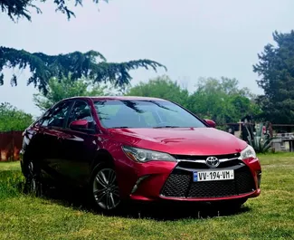 Mietwagen Toyota Camry 2016 in Georgien, mit Benzin-Kraftstoff und 190 PS ➤ Ab 90 GEL pro Tag.