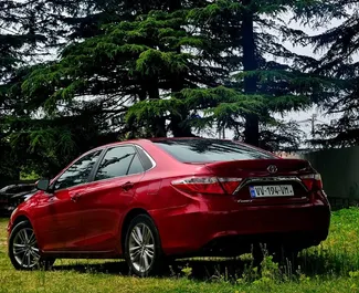 Benzin 2,5L Motor von Toyota Camry 2016 zur Miete in Kutaisi.