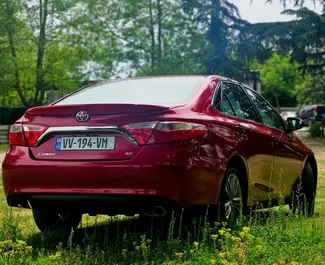 Vermietung Toyota Camry. Komfort, Premium Fahrzeug zur Miete in Georgien ✓ Kaution Einzahlung von 150 GEL ✓ Versicherungsoptionen KFZ-HV, VKV Plus, Insassen, Diebstahlschutz, Junge.