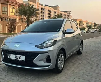 Frontansicht eines Mietwagens Hyundai i10 in Dubai, VAE ✓ Auto Nr.10148. ✓ Automatisch TM ✓ 0 Bewertungen.