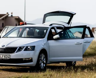 Mietwagen Skoda Octavia Combi 2018 in Montenegro, mit Diesel-Kraftstoff und 85 PS ➤ Ab 28 EUR pro Tag.