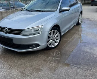 Mietwagen Volkswagen Jetta 2014 in Albanien, mit Diesel-Kraftstoff und 170 PS ➤ Ab 40 EUR pro Tag.