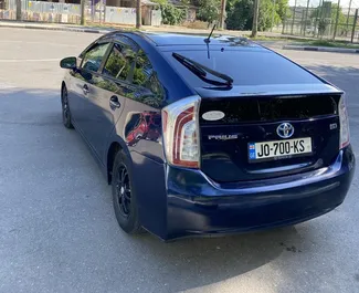 Toyota Prius 2014 mit Antriebssystem Frontantrieb, verfügbar in Kutaisi.