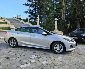 Frontansicht eines Mietwagens Chevrolet Cruze in Kutaisi, Georgien ✓ Auto Nr.9990. ✓ Automatisch TM ✓ 0 Bewertungen.