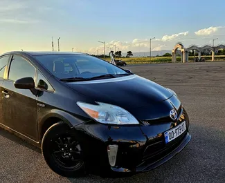 Hybride 1,8L Motor von Toyota Prius 2013 zur Miete in Tiflis.