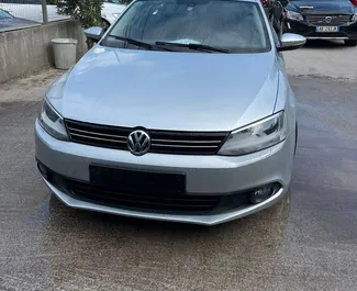 Autovermietung Volkswagen Jetta Nr.10036 Automatisch am Flughafen von Tirana, ausgestattet mit einem 2,0L Motor ➤ Von Armand in Albanien.