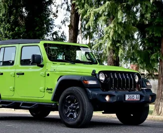 Mietwagen Jeep Wrangler Sahara 2021 in Georgien, mit Benzin-Kraftstoff und 270 PS ➤ Ab 245 GEL pro Tag.