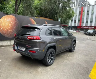 Mietwagen Jeep Cherokee 2016 in Georgien, mit Benzin-Kraftstoff und 245 PS ➤ Ab 80 GEL pro Tag.