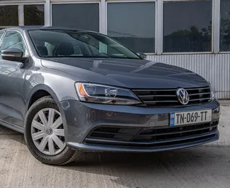 Frontansicht eines Mietwagens Volkswagen Jetta in Batumi, Georgien ✓ Auto Nr.10277. ✓ Automatisch TM ✓ 0 Bewertungen.