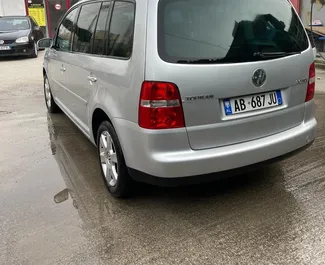 Autovermietung Volkswagen Touran Nr.10044 Automatisch am Flughafen von Tirana, ausgestattet mit einem 2,0L Motor ➤ Von Armand in Albanien.