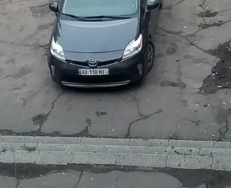 Toyota Prius 2014 zur Miete verfügbar in Kutaisi, mit Kilometerbegrenzung unbegrenzte.