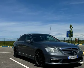 Mietwagen Mercedes-Benz S-Class 2007 in Albanien, mit Diesel-Kraftstoff und 235 PS ➤ Ab 60 EUR pro Tag.