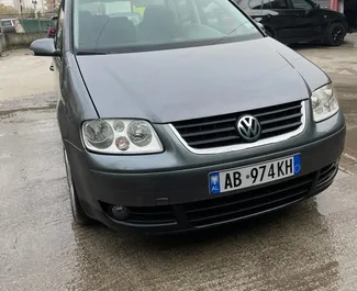 Autovermietung Volkswagen Touran Nr.10046 Automatisch am Flughafen von Tirana, ausgestattet mit einem 1,9L Motor ➤ Von Armand in Albanien.