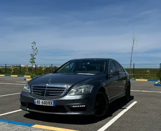 Frontansicht eines Mietwagens Mercedes-Benz S-Class in Durres, Albanien ✓ Auto Nr.10236. ✓ Automatisch TM ✓ 0 Bewertungen.