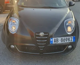 Frontansicht eines Mietwagens Alfa Romeo MiTo am Flughafen von Tirana, Albanien ✓ Auto Nr.9996. ✓ Schaltgetriebe TM ✓ 0 Bewertungen.