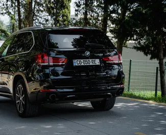 Mietwagen BMW X5 2015 in Georgien, mit Benzin-Kraftstoff und 310 PS ➤ Ab 227 GEL pro Tag.