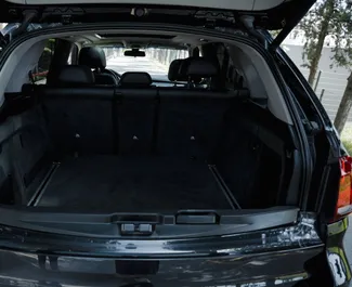 BMW X5 2015 mit Antriebssystem Allradantrieb, verfügbar in Tiflis.