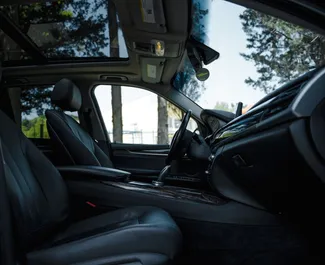 BMW X5 2015 zur Miete verfügbar in Tiflis, mit Kilometerbegrenzung unbegrenzte.