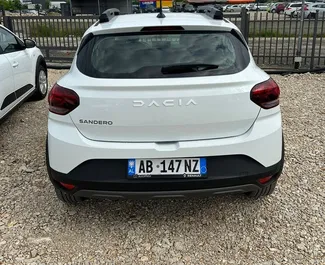 Autovermietung Dacia Sandero Stepway Nr.10102 Schaltgetriebe am Flughafen von Tirana, ausgestattet mit einem 1,0L Motor ➤ Von Marenglen in Albanien.