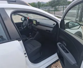 Autovermietung Dacia Sandero Stepway Nr.10072 Automatisch am Flughafen von Tirana, ausgestattet mit einem 1,0L Motor ➤ Von Marenglen in Albanien.