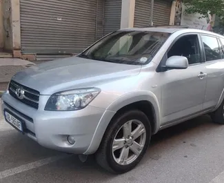 Frontansicht eines Mietwagens Toyota Rav4 in Durres, Albanien ✓ Auto Nr.10094. ✓ Schaltgetriebe TM ✓ 1 Bewertungen.