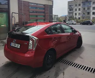 Vermietung Toyota Prius. Wirtschaft, Komfort Fahrzeug zur Miete in Georgien ✓ Kaution Keine Kaution ✓ Versicherungsoptionen KFZ-HV, VKV Komplett, Insassen, Diebstahlschutz, Keine Kaution.