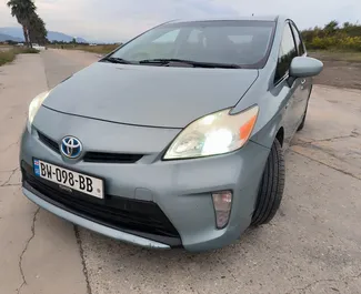 Frontansicht eines Mietwagens Toyota Prius in Batumi, Georgien ✓ Auto Nr.9969. ✓ Automatisch TM ✓ 4 Bewertungen.