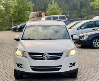 Autovermietung Volkswagen Tiguan Nr.9885 Schaltgetriebe am Flughafen von Tirana, ausgestattet mit einem 2,0L Motor ➤ Von Bruno in Albanien.