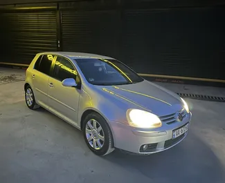 Autovermietung Volkswagen Golf 5 Nr.10083 Schaltgetriebe am Flughafen von Tirana, ausgestattet mit einem 2,0L Motor ➤ Von Kristi in Albanien.