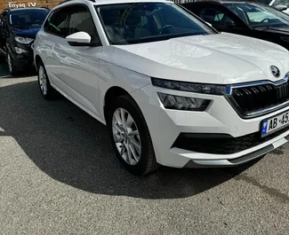 Frontansicht eines Mietwagens Skoda Kamiq in Tirana, Albanien ✓ Auto Nr.10133. ✓ Automatisch TM ✓ 0 Bewertungen.