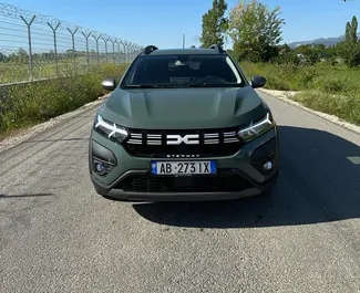 Autovermietung Dacia Sandero Stepway Nr.10109 Schaltgetriebe am Flughafen von Tirana, ausgestattet mit einem 1,0L Motor ➤ Von Marenglen in Albanien.