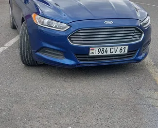 Frontansicht eines Mietwagens Ford Fusion Sedan in Eriwan, Armenien ✓ Auto Nr.9942. ✓ Automatisch TM ✓ 0 Bewertungen.