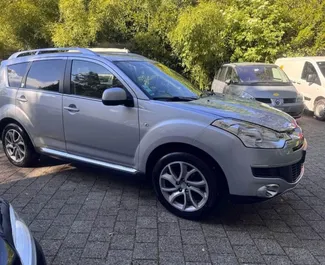 Autovermietung Citroen C-Crosser Nr.10121 Schaltgetriebe am Flughafen von Tirana, ausgestattet mit einem 2,0L Motor ➤ Von Begi in Albanien.