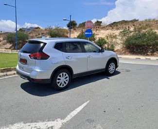 Benzin 2,0L Motor von Nissan X-Trail 2022 zur Miete in Limassol.