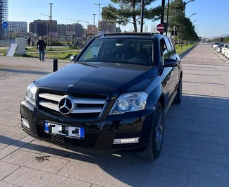 Frontansicht eines Mietwagens Mercedes-Benz GLK in Tirana, Albanien ✓ Auto Nr.9978. ✓ Automatisch TM ✓ 0 Bewertungen.