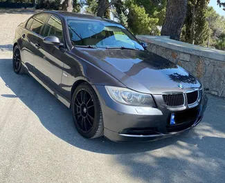 Frontansicht eines Mietwagens BMW 320d in Durres, Albanien ✓ Auto Nr.9893. ✓ Schaltgetriebe TM ✓ 2 Bewertungen.