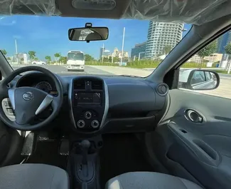 Mietwagen Nissan Sunny 2024 in VAE, mit Benzin-Kraftstoff und  PS ➤ Ab 79 AED pro Tag.