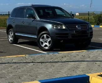 Frontansicht eines Mietwagens Volkswagen Touareg in Durres, Albanien ✓ Auto Nr.10262. ✓ Automatisch TM ✓ 0 Bewertungen.